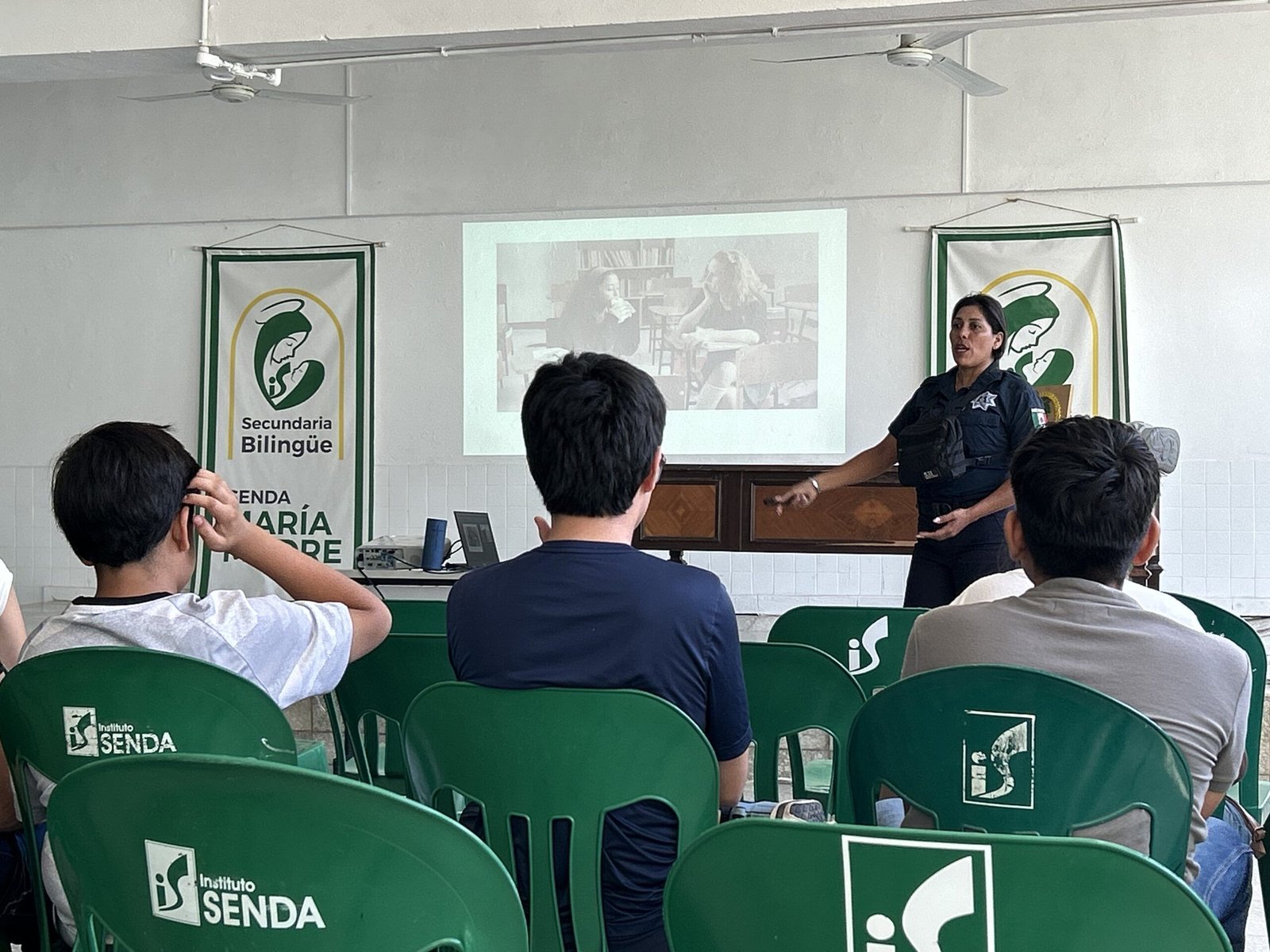 Mazda Acoso escolar 1